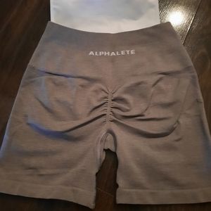 Alphalete Amplify short Shark grey